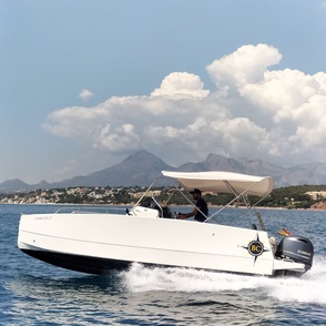 Lancha Motora - Nuva Yachts M6