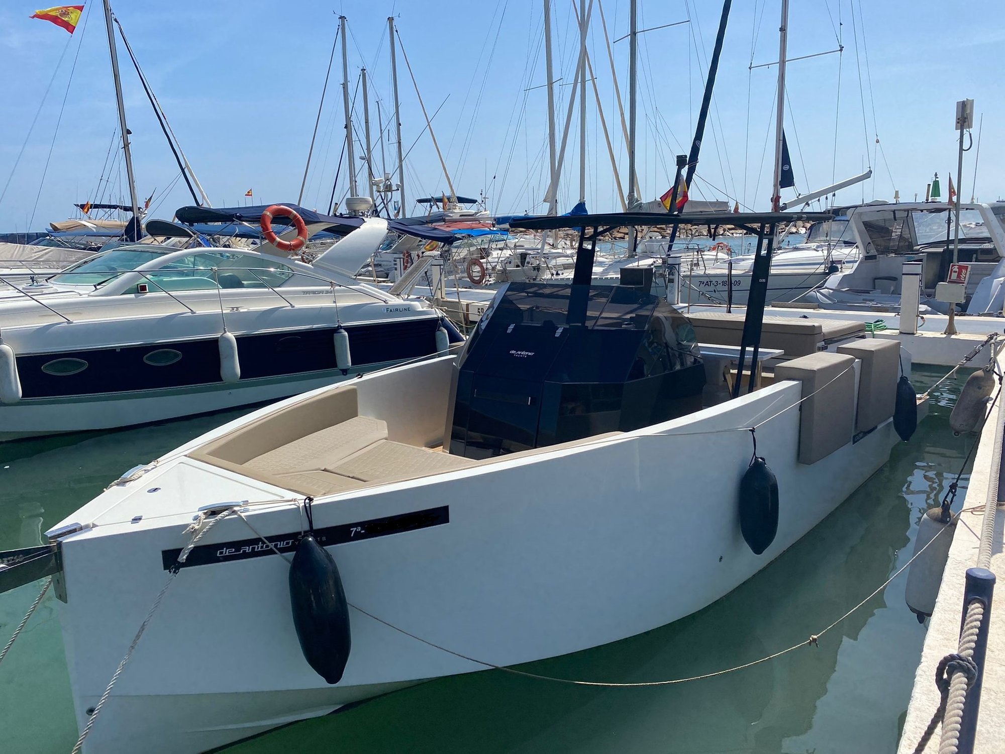 Consola Central - De Antonio Yachts 28 Open