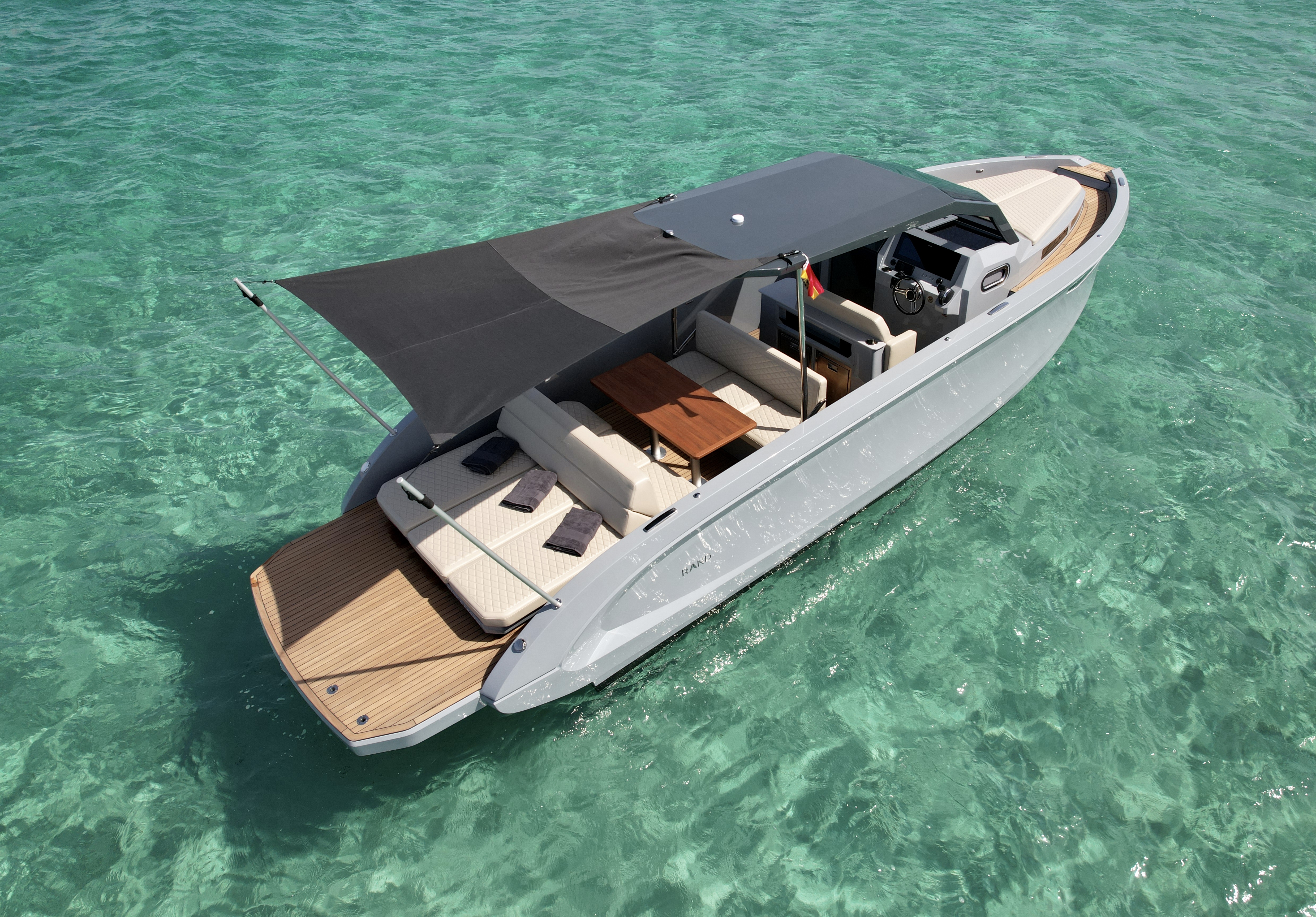 Sports Cruiser - Rand Boats 30 Escape