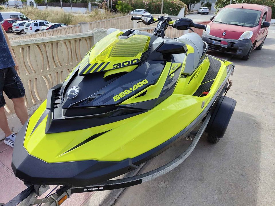 Personal Watercraft (Jet Ski) - Bombardier RXP-X 300 RS