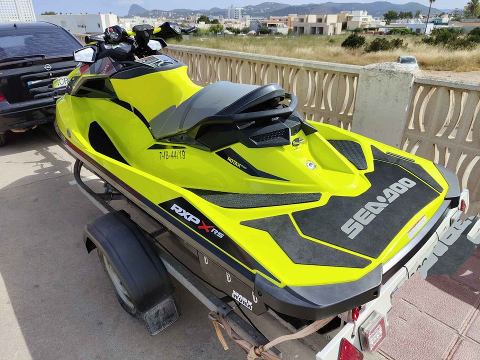 Personal Watercraft (Jet Ski) - Bombardier RXP-X 300 RS