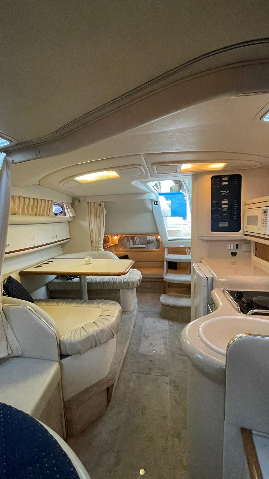 Sports Cruiser - Sea Ray Sundancer 330