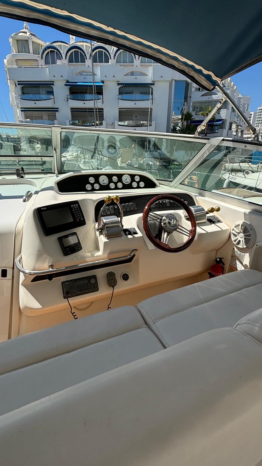 Sports Cruiser - Sea Ray Sundancer 330