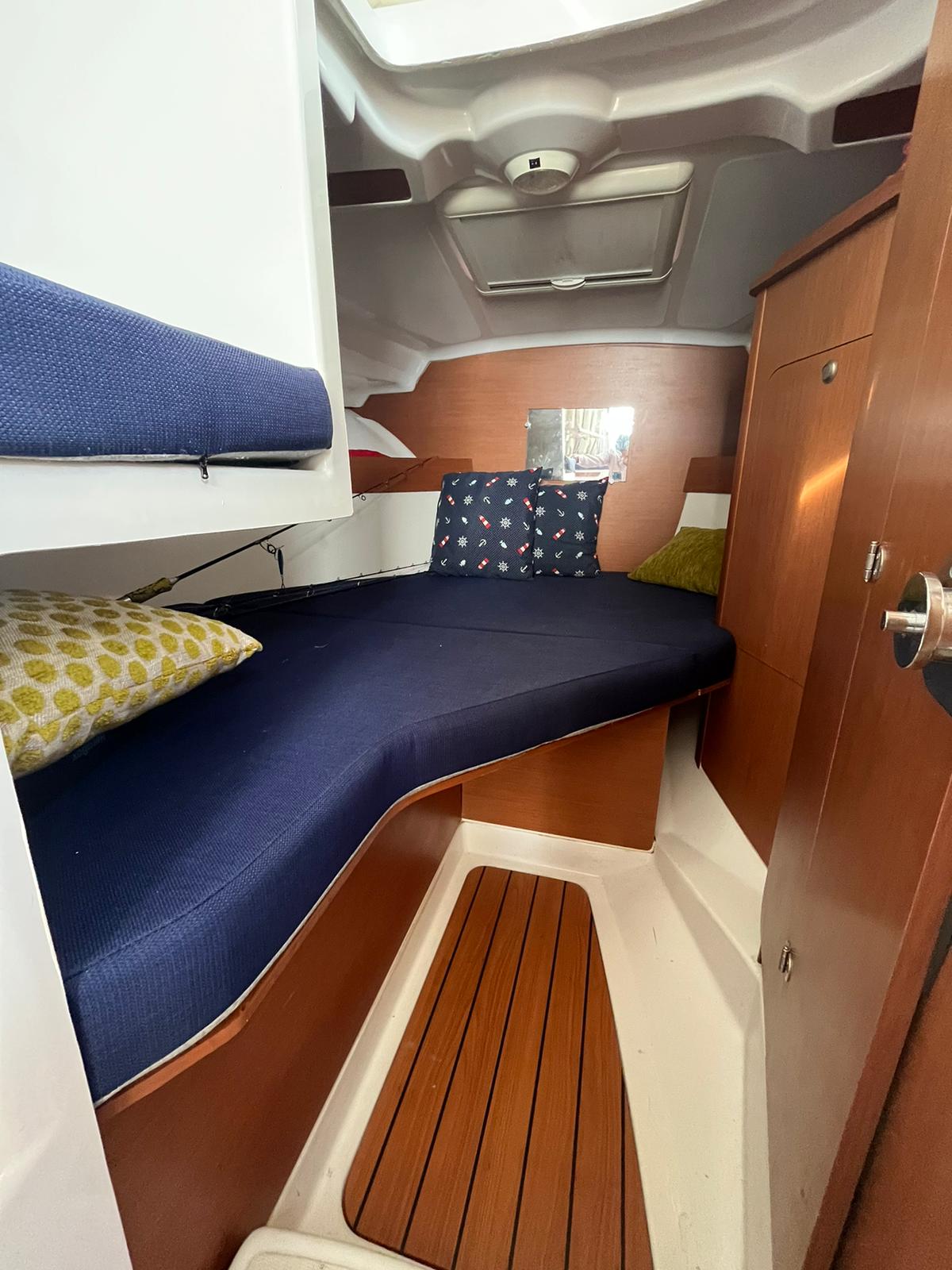 Cabinado - Beneteau Antares 750 hb