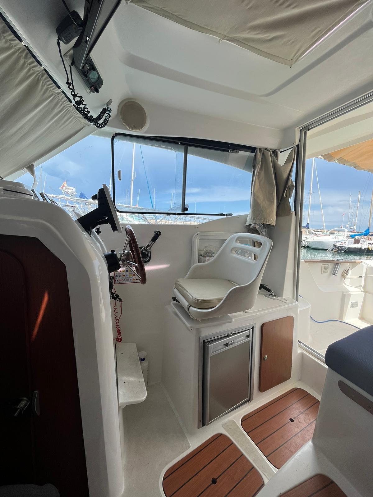 Pilothouse - Beneteau Antares 750 hb