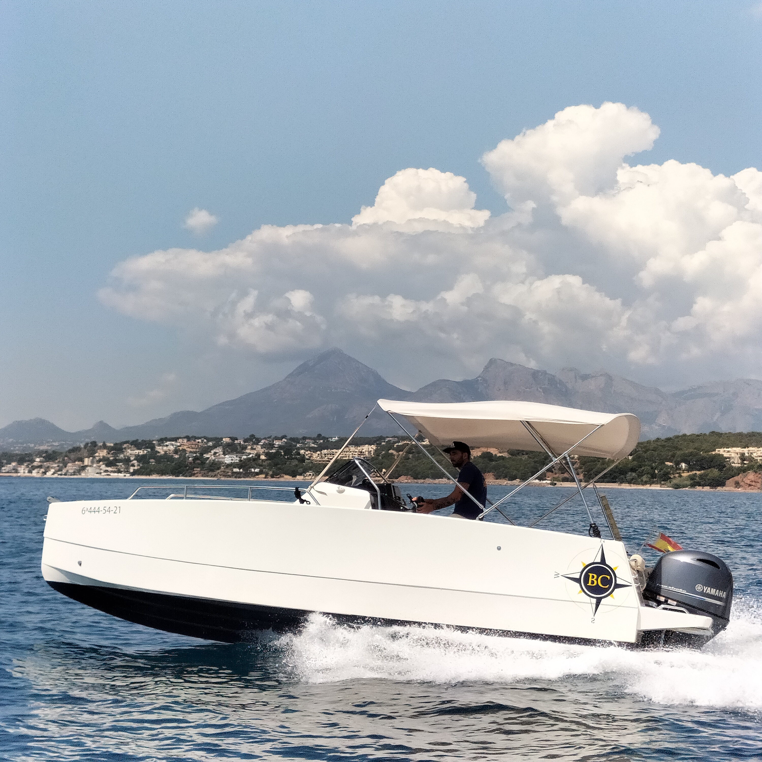 Express Cruiser - Nuva Yachts M6