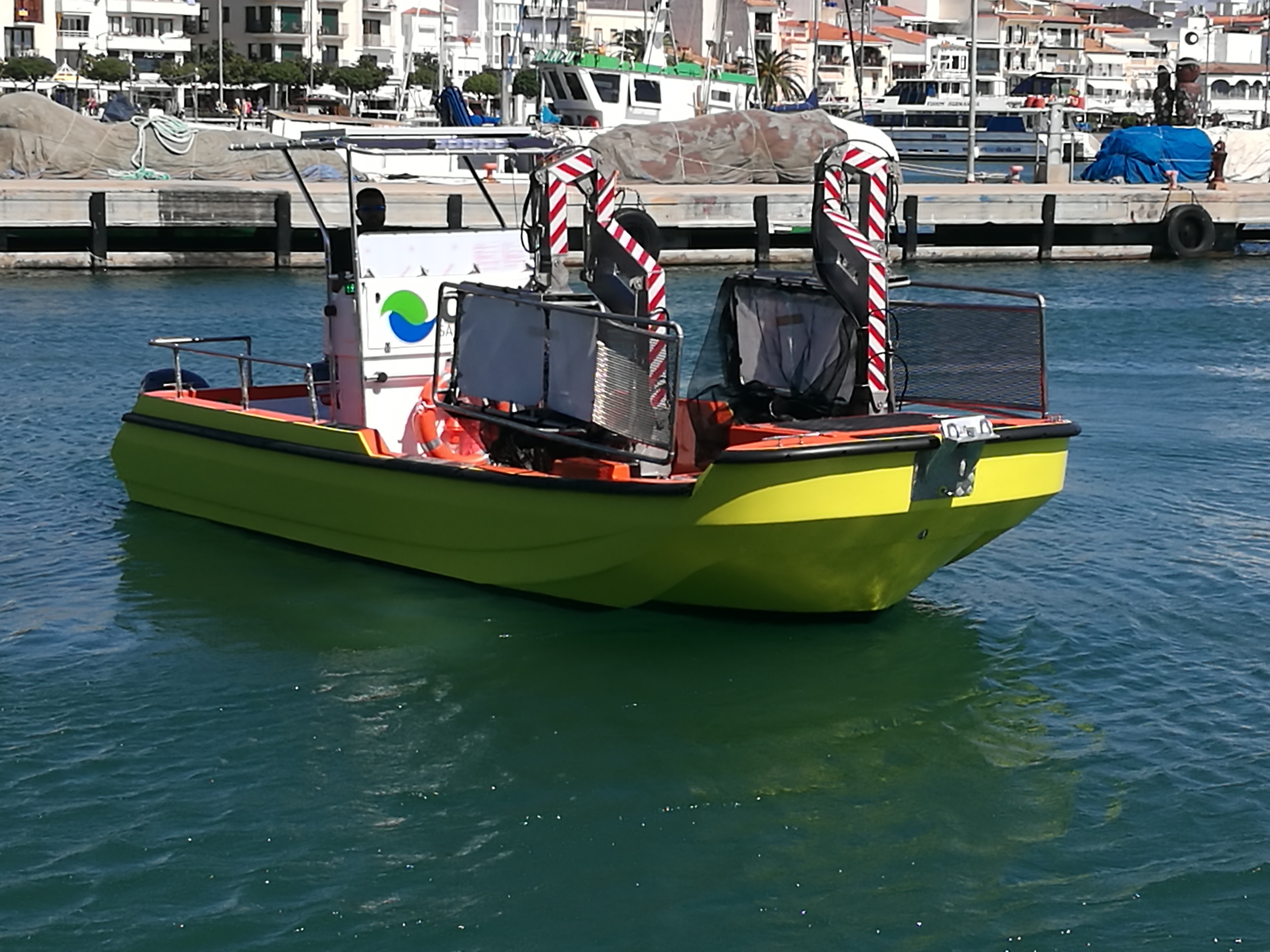 Water Cleaning Boat - Ona Safe & Clean OnaSac 18 LT