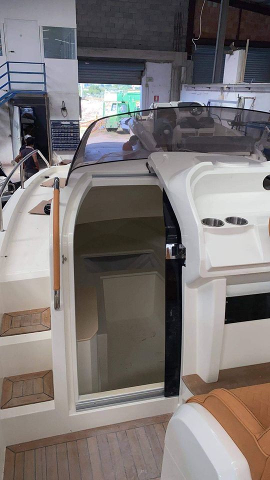 Pilothouse - Jaguar Yacht 7.0