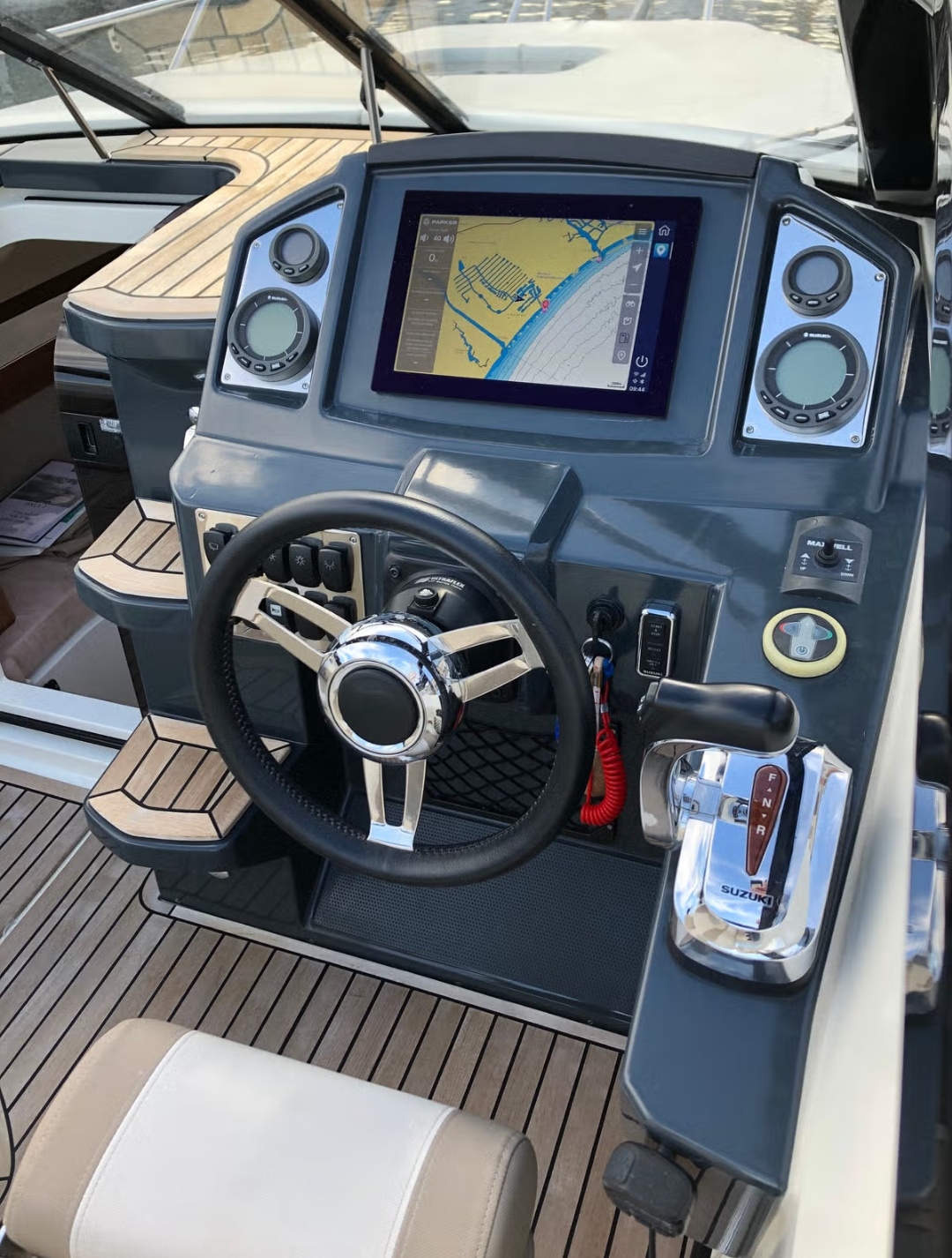 Pilothouse - Parker 750 DC