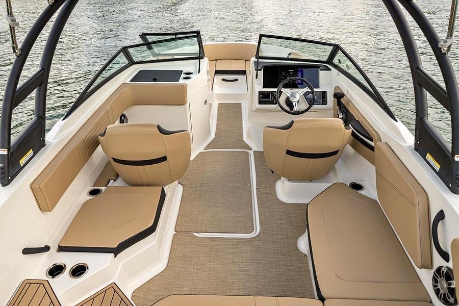 Deck Boat - Sea Ray SPX 210