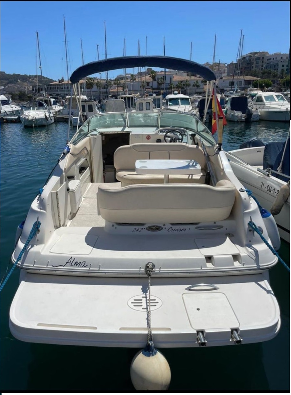 Lancha Motora - Monterey Boats 242 Cruiser