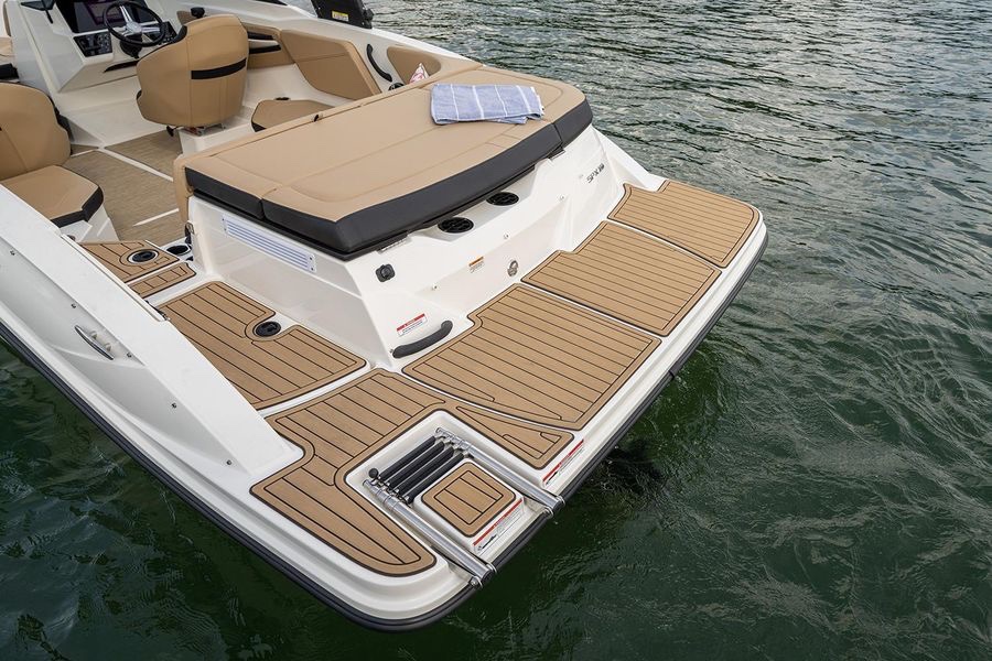 Deck - Sea Ray SPX 210