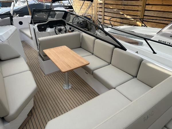 Deck Boat - Rand Boats 27 Supreme