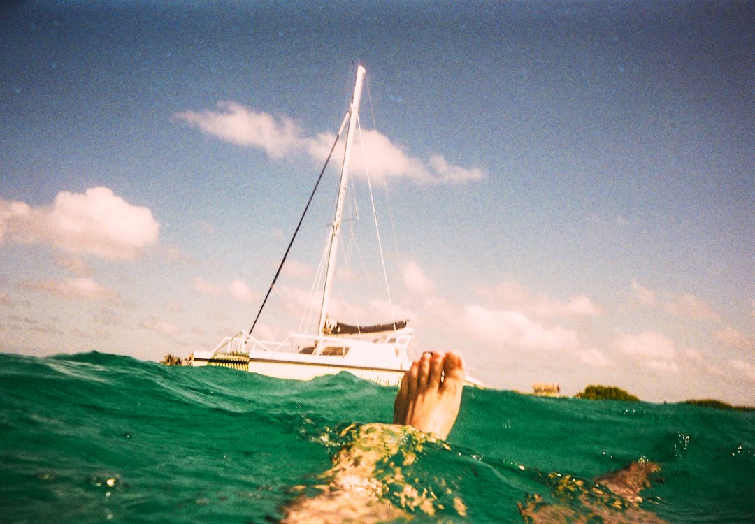 Las ventajas de empadronarse en un barco son múltiples, como la flexibilidad residencial que te permite disfrutar de la vida en el mar.